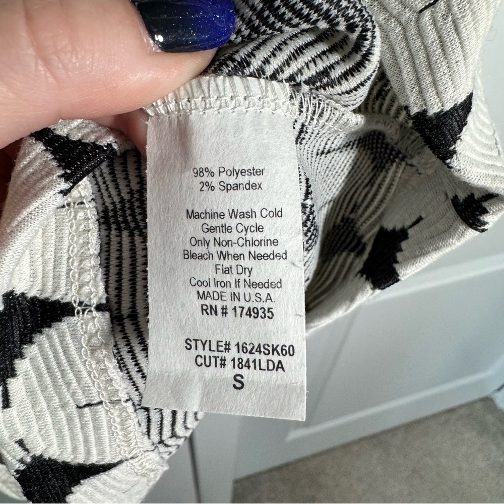NWT Renee C Black and White Pencil Skirt Size Small Geometric Stretch Fall - Picture 7 of 7